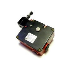 ALLEN BRADLEY 802F-TA60M11R-S7 INTERLOCK SAFETY SWITCH W/ KEY 10 AMP 250 V