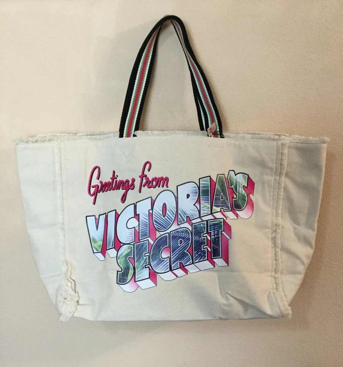 Victoria's Secret Angel - La Plaza Morada