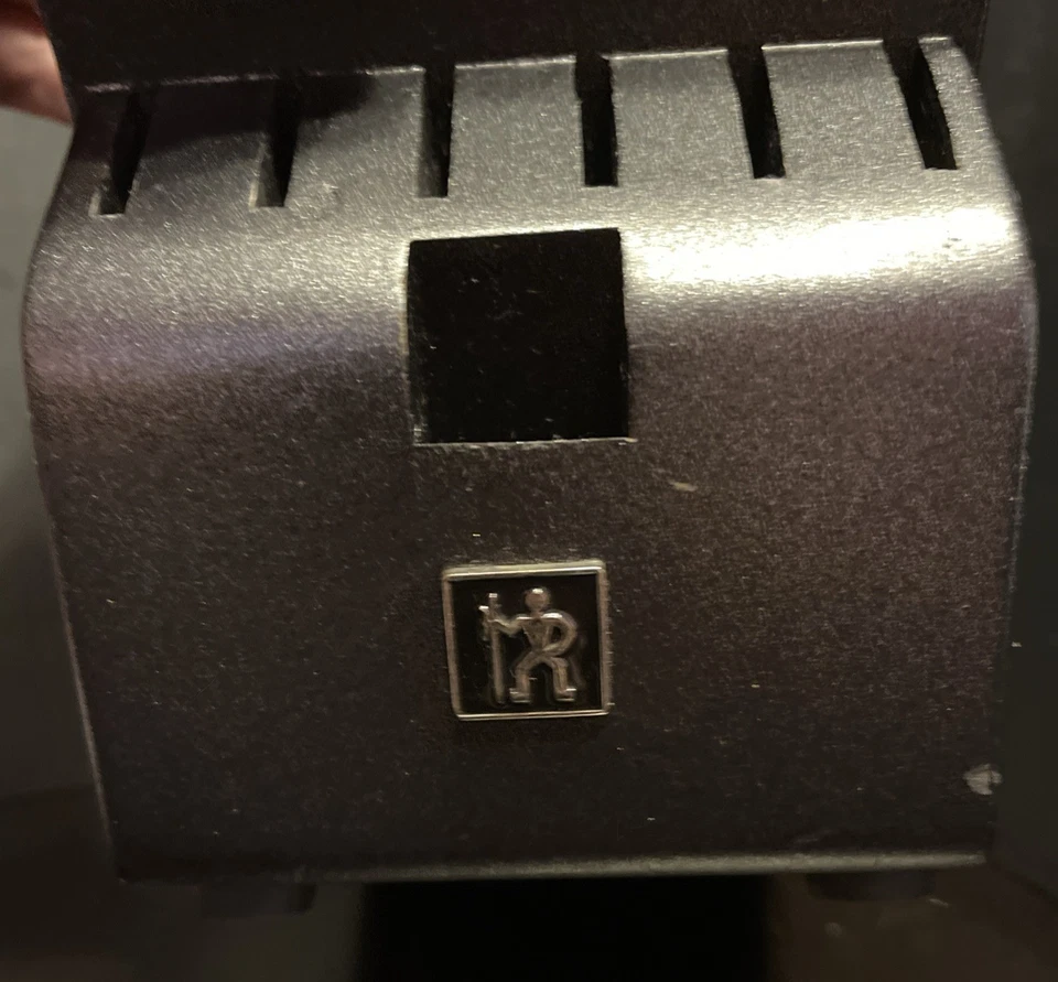 J. Bloque de almacenamiento de cuchillos de madera dura de 15 ranuras A. HENCKELS, acabado NEGRO Foto 3 de 4