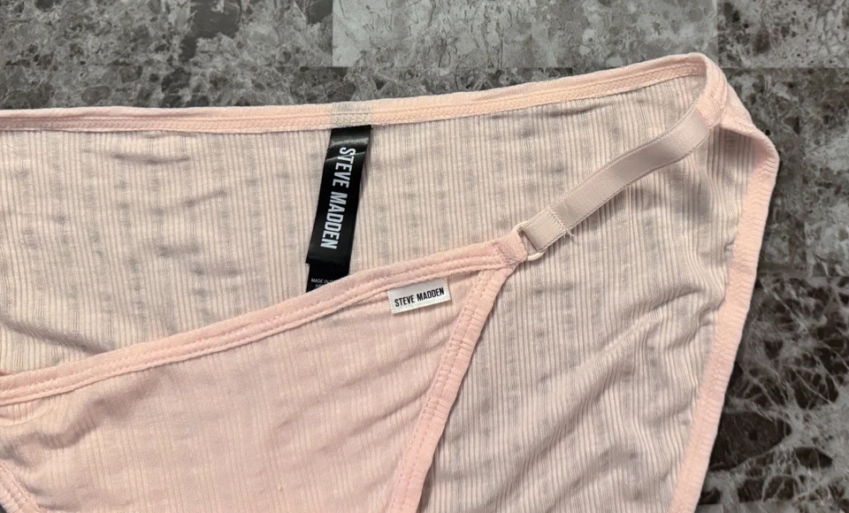 BRAGAS DE BIKINI NUEVAS SIN ETIQUETAS STEVE MADDEN ROSA CLARO RAYAS ACANALADAS MATERIAL DELGADO CUERDA Foto 2 de 3