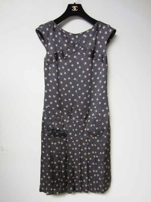 $3900 Chanel NEW CC Logo Print Pleated Silk Dropped Waist 2-Pocket Dress 36  12A