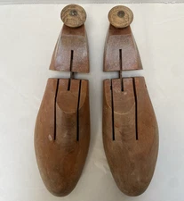 Vintage Wood Shoe Tree Stretcher Form Set of 2 9 D Cobbler Mold Brown Men Knob