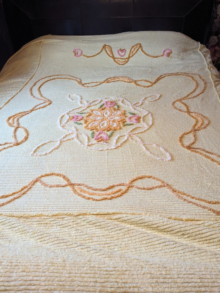 Vintage Candlewick Bedspread Double Bed Yellow Pastel Feminine Valance