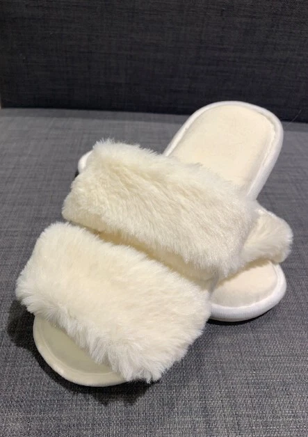 White fluffy mule best sale slippers