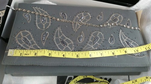 Elegante bolso de mano gris de diseñador con bordado lentejuelas Pasiley de Ben Marc Internat’l - Imagen 8 de 9