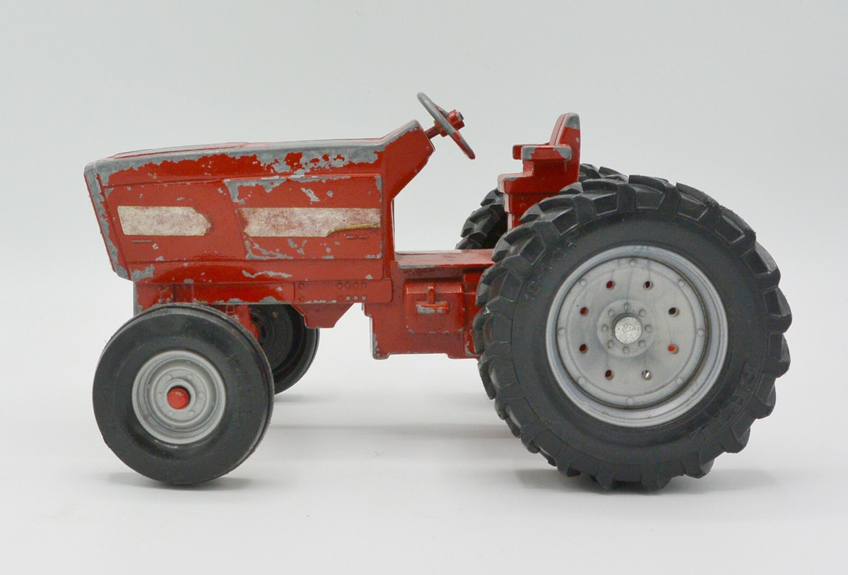 Vintage 1:16 Die-Cast Red Ertl International Harvester Toy Farm