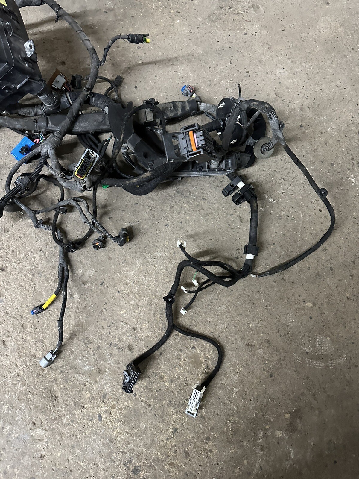 2014-17 Maserati Ghibli AWD Motor Engine Bay Wire Wiring Harness Fuse Block Box