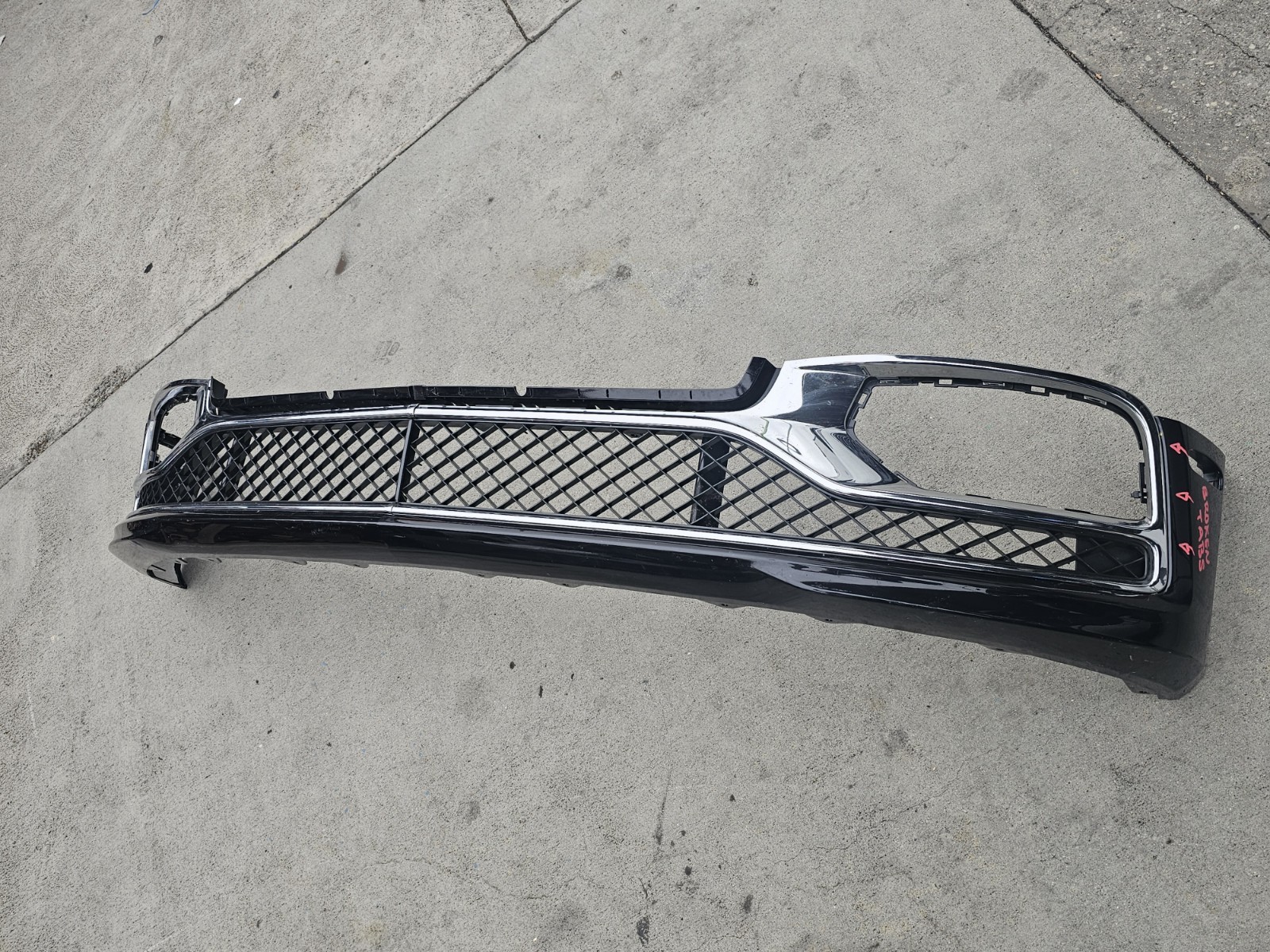 2020-2023 BENTLEY FLYING SPUR FRONT BUMPER W/LOWER GRILLS OEM USED (NO SHIPPING)