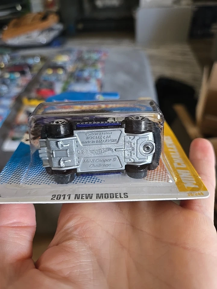 2010 Hot Wheels 2011 New Models MINI CHALLENGE - Image 4 of 4