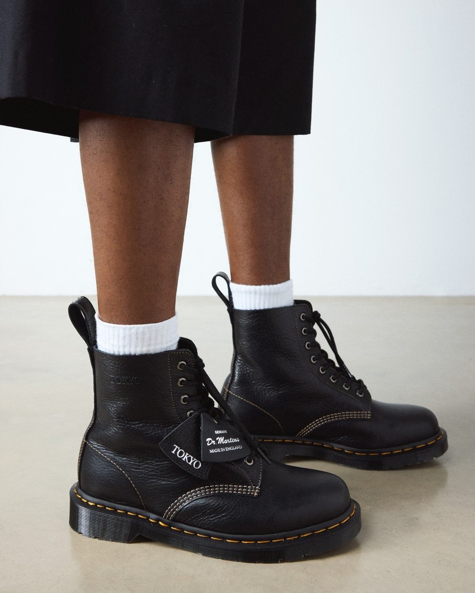 Dr. Martens Mie 1460 Pascal Tokyo 8 Hole Boots Color Black
