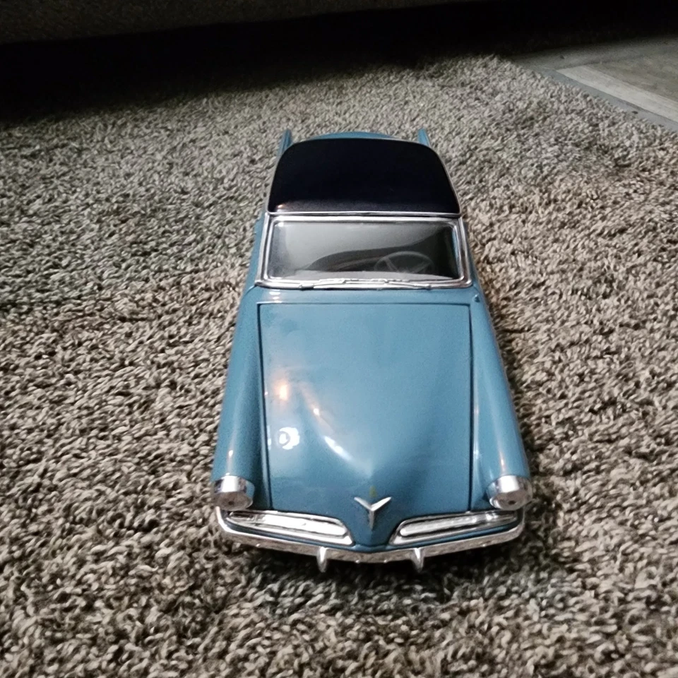 Maisto 1953 Studebaker Starline escala 1:18 Foto 4 de 4