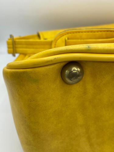 Vintage 1970s Travel Shoulder Bag Vinyl Mustard Yellow Carpet Trim Rad MCM IRR - Picture 12 of 13