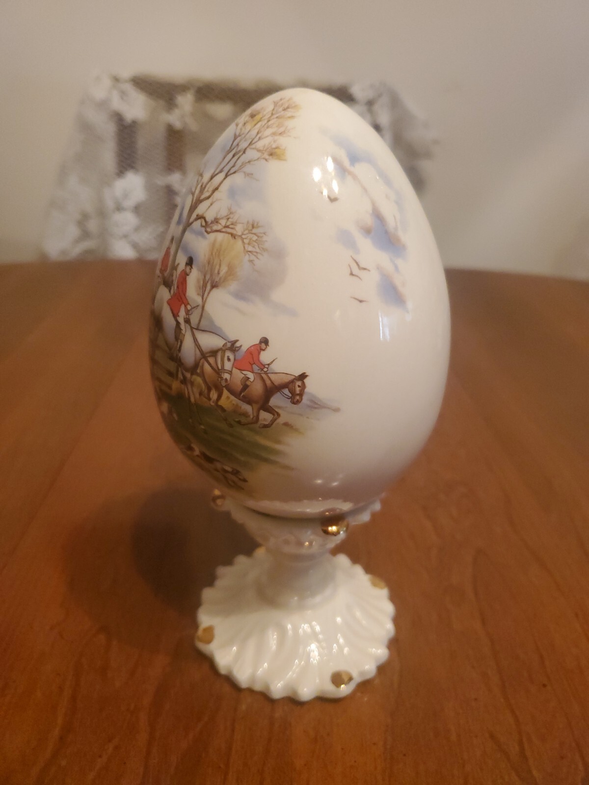 Byron Molds 1976 Foxchase Collectible Egg 7.5” x 3.5” Inches