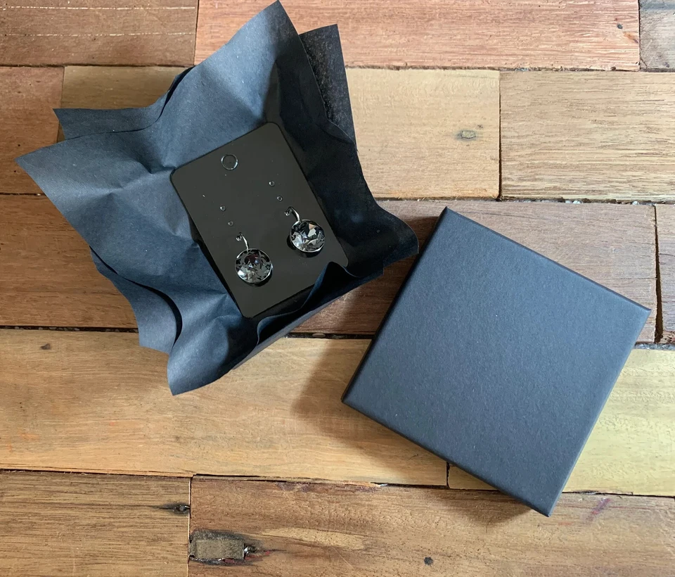 Pendientes de noche grandes redondos Bella de plata para mujer hechos con cristales SWAROVSKI® Foto 3 de 3