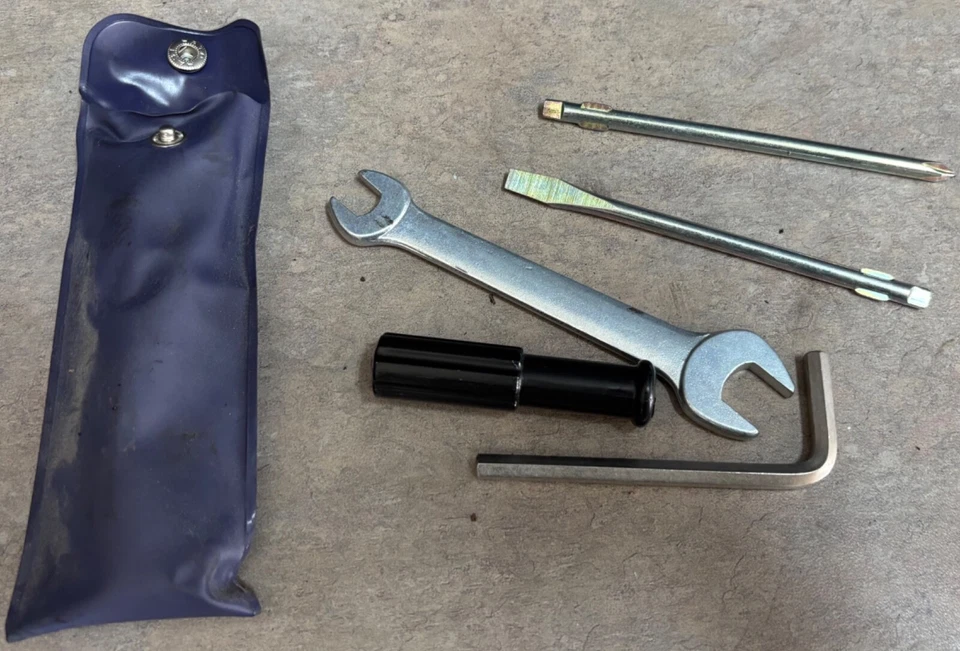 Honda Shadow VT750 2019 VT 750 C2B Phantom kit de herramientas fabricante de equipos originales soporte bolsa herramientas Foto 2 de 2