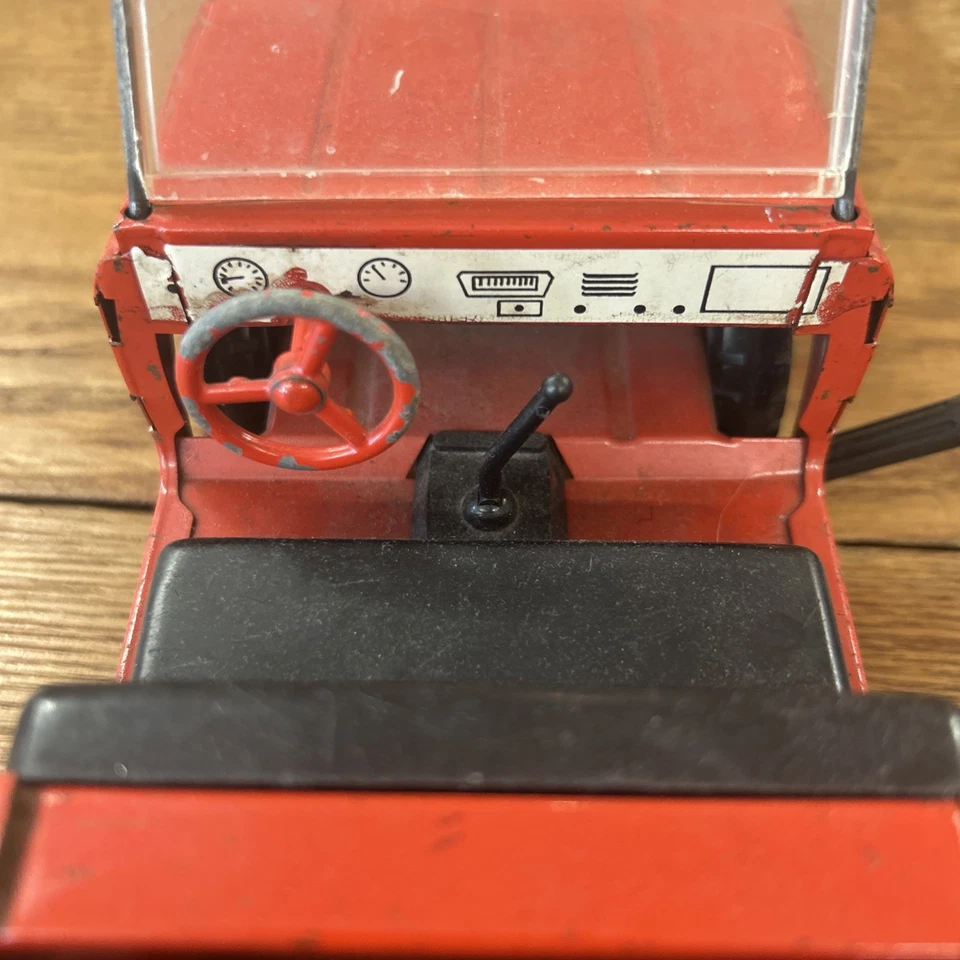 1960's vintage Tru-Scale Truscale International Scout Pressed Steel red Rockford - Image 4 of 4