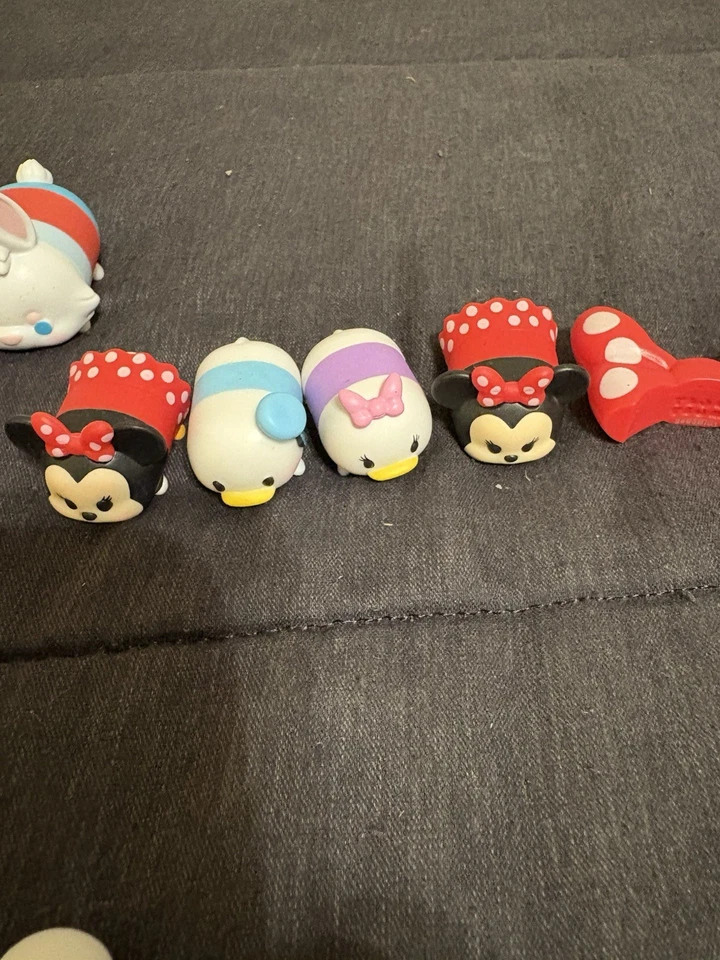 Lote de 13 figuras de vinilo de juguete Disney Pesadilla antes de Navidad Alicia TSUM TSUM Foto 3 de 4