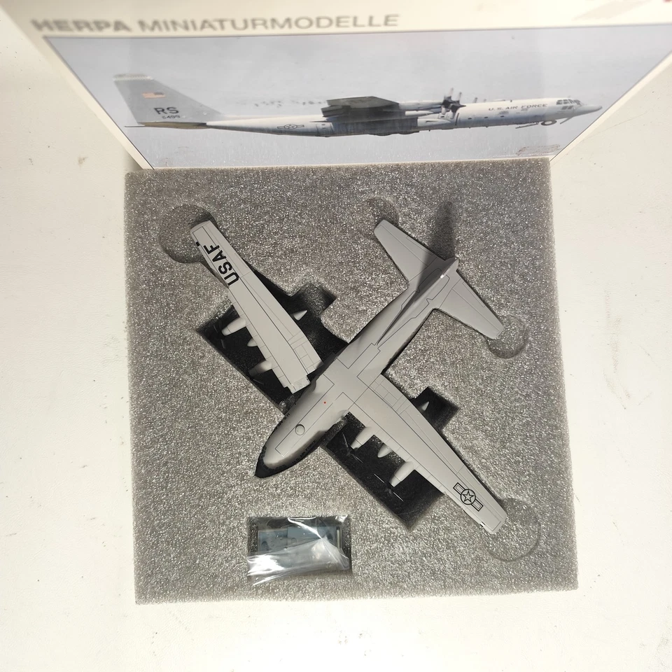 1: 200 Herpa 美国空军 Ramstein C-130 Hercules 37th Airlift Squadron 压铸 — 第 3/4 张图片