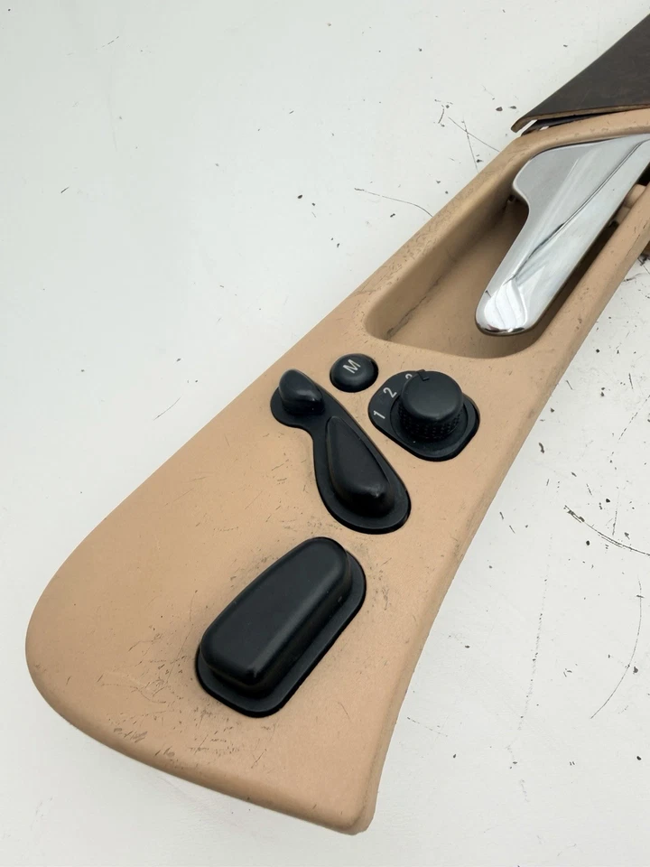 02-05 Mercedes C240 Front Right Interior Door Handle bezel OEM Foto 3 de 4