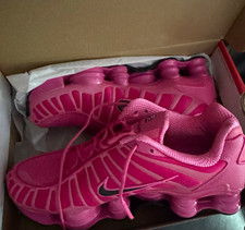 Nike Men s Pink/Black Low Top Lace-Up Athleti...
