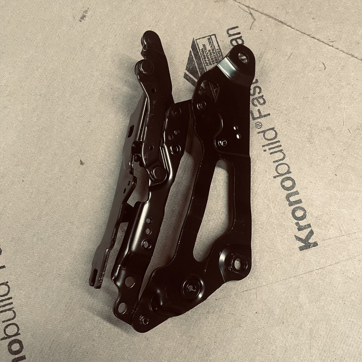 BMW 5 SERIES F07 GT LEFT ENGINE HOOD HINGE 41617229635 | eBay 