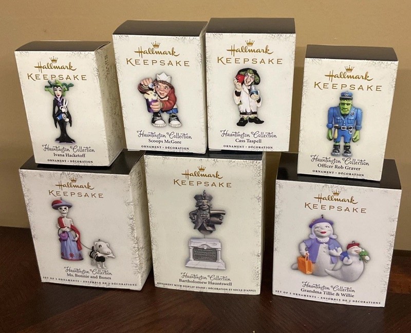 Hallmark 2005 Hauntington Collection Set of 7 Ornaments 