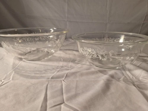 Vintage COLONIAL MIST PYREX MIXING BOWLs 2 Nesting Glass White Floral 323 325