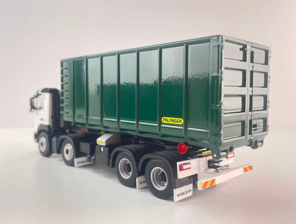 WSI 02-2428 Volvo FM4 8x4 Day Cab RHD Hook Lift Container Truck Palfinger 1:50 - Image 4 of 4