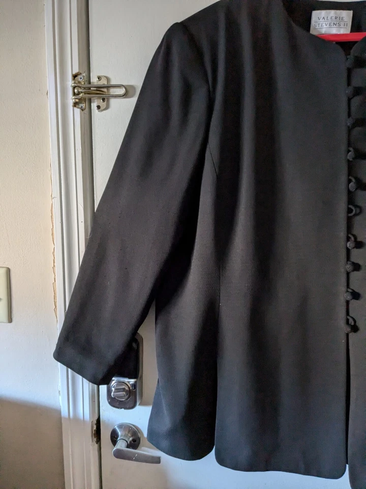 Chaqueta elegante negra Valerie Stevens talla grande 24W Foto 2 de 4