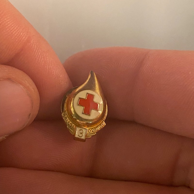 Red Cross Blood Drop Donor 3 Gallon Hat Lapel Pin .75”L x .5”W