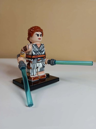 Custom Rey Cartoon Movie Minifigure (Generic) - Picture 3 of 3