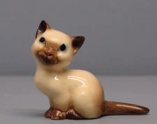 Retired Hagen Renaker Siamese Mama Cat Sitting