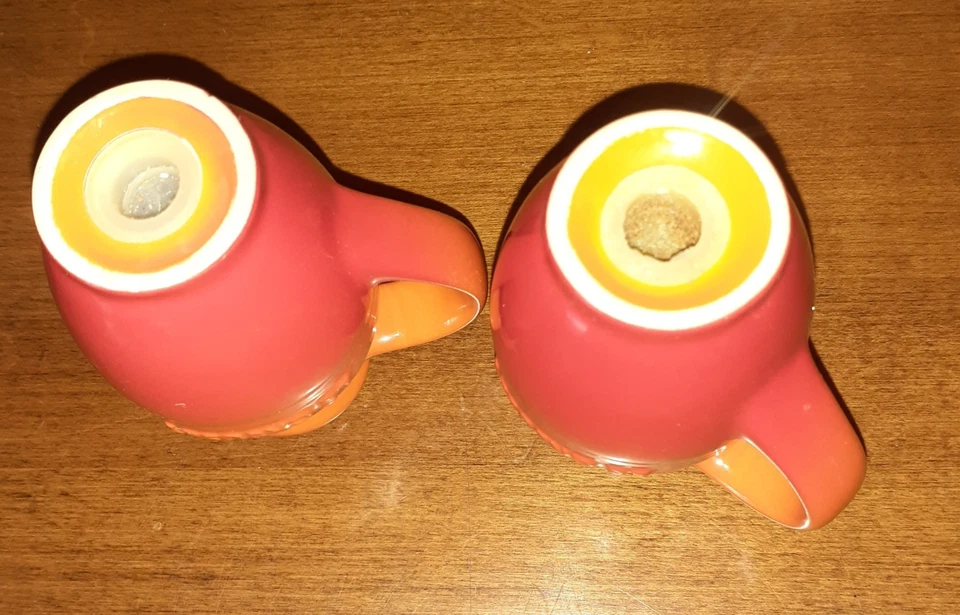 Juego de saleros y pimenteros Le Creuset naranja llama rojo 3,25" Foto 4 de 4