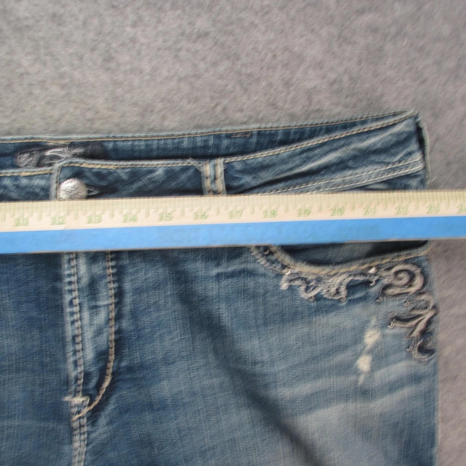 Pantalones de mezclilla plateados Suki con solapa para mujer 22 L32 desgastados bordados corte bota Foto 3 de 4