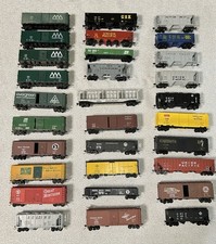 Lot of 30 HO Scale Boxcars Bay Hoppers/Gondolas Ship With Susie Seaboard RT