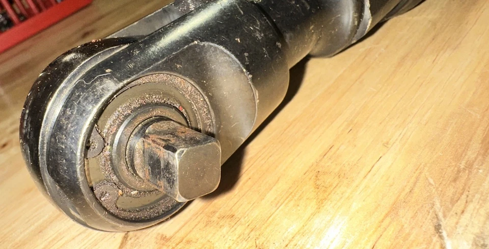 Matco Tools 12v 3/8 Cordless Ratchet MCL1238R+ Battery - Image 3 of 4