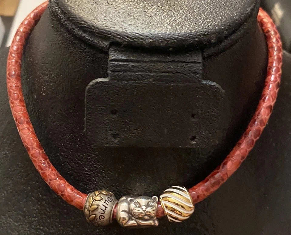 Брайтон подписанный красный кожаный двусторонний Cat эмаль бисером подвеска ошейник ожерелье - Изображение 4 из 4