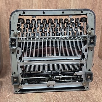 VTG Olympia SM3 De Luxe Portable Manual Typewriter W/Case READ | eBay
