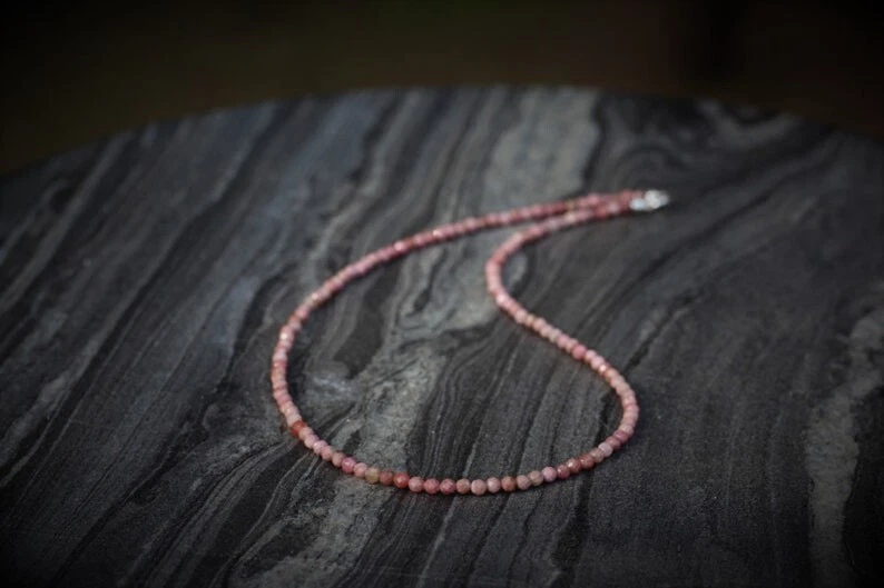 Hermosos collares hechos a mano con cuentas redondas facetadas de rodonita rosa 18"" Foto 4 de 4
