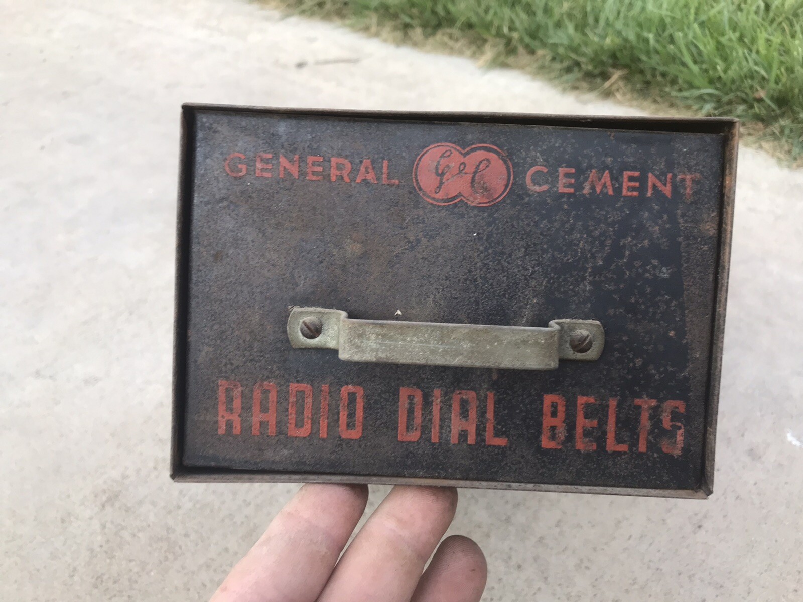 VINTAGE RADIO DIAL BELTS GENERAL CEMENT PARTS DISPLAY BOX Original