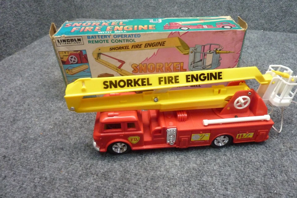Винтажная пожарная машина LLINCOLN INTERNATONAL, трубка, спасательный аккумулятор, работает ПУЛЬТ ДИСТАНЦИОННОГО УПРАВЛЕНИЯ - Изображение 2 из 4
