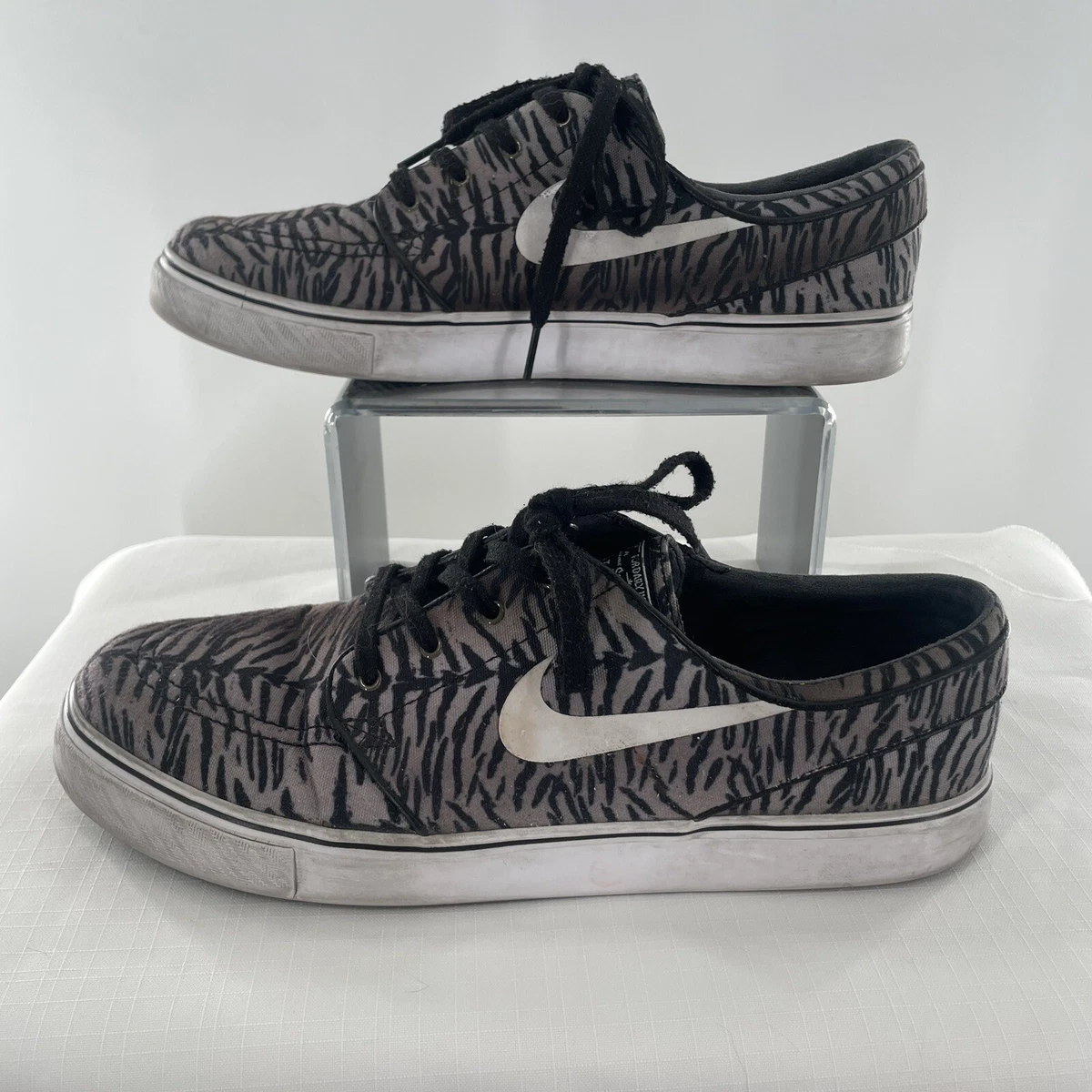 Nike janoski hotsell zebra
