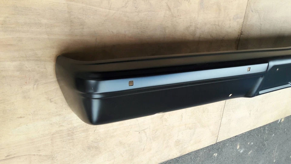 Parachoques delantero pintado negro para Chevy C10 1983-1986 recubrimiento en polvo listo para instalar Foto 3 de 4