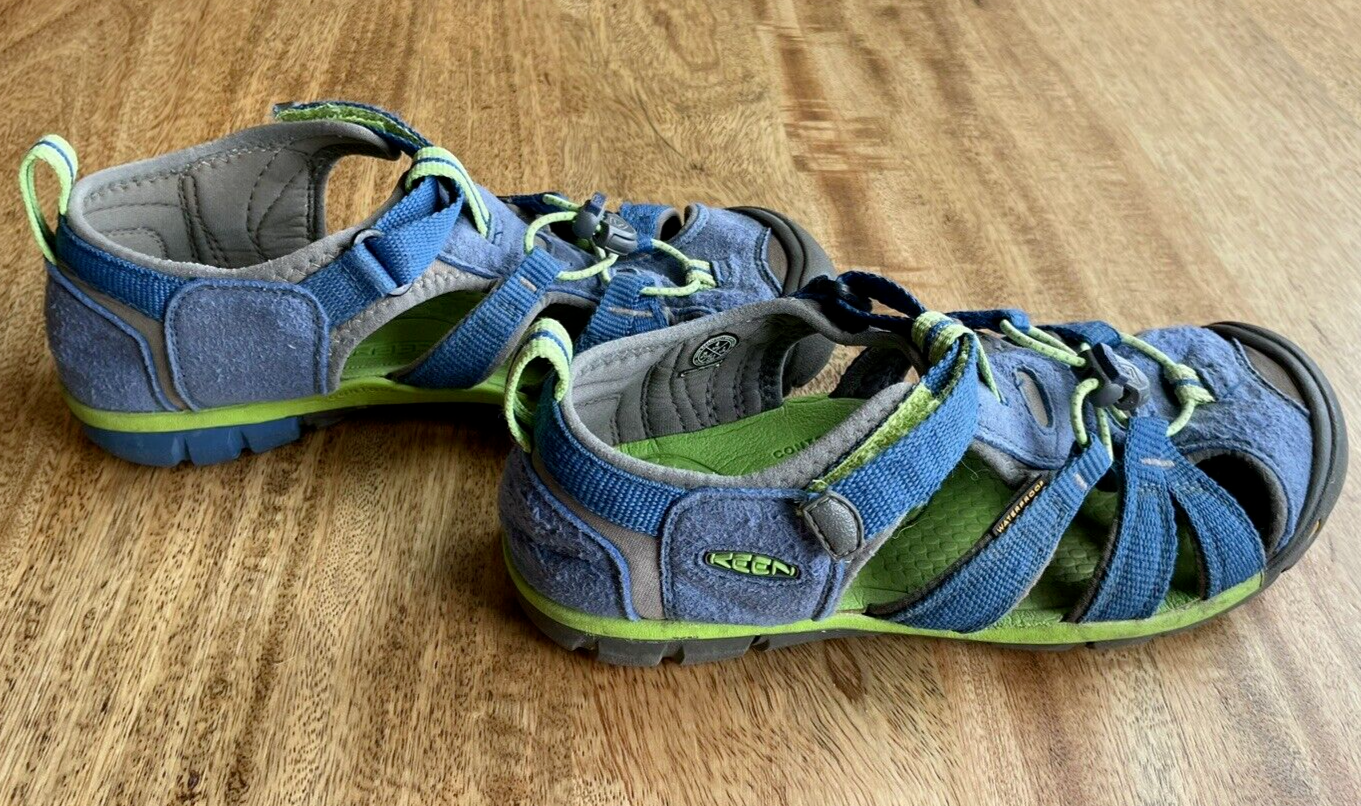 Sandali ad acqua KEEN Seacamp per ragazze taglia 4 blu e verde punta chiusa classici!