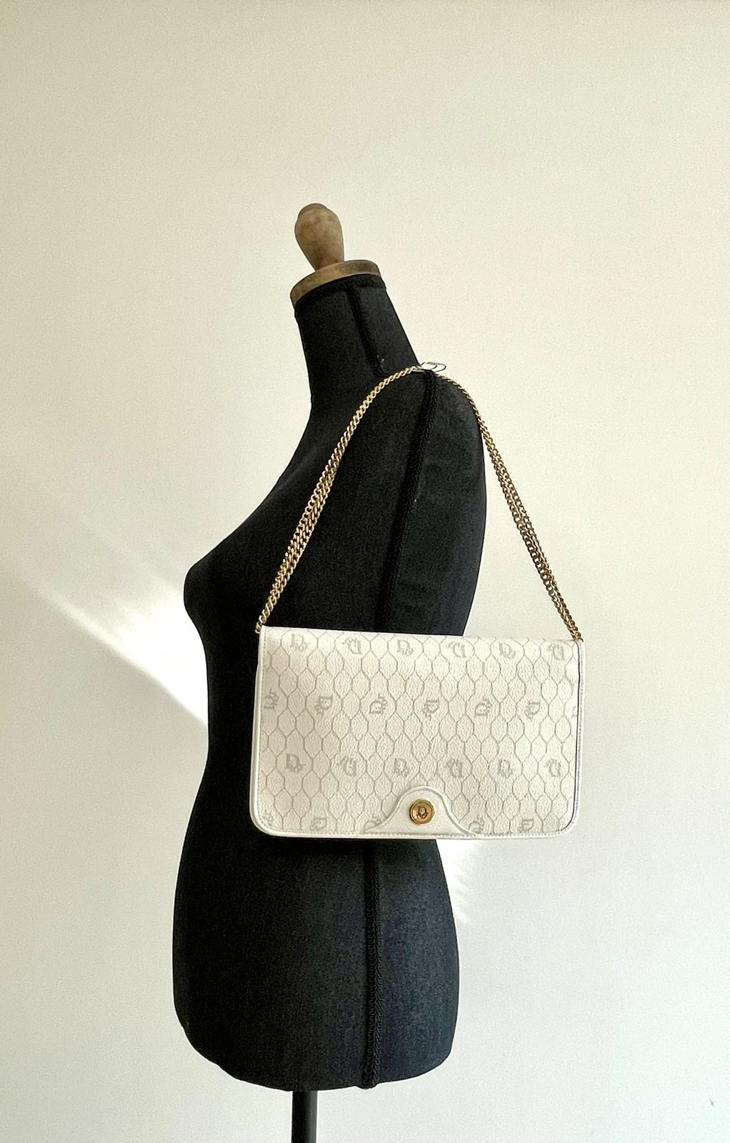 Sac rabat Christian Dior à bandoulière chaîne doré motif nid d'abeilles en toil