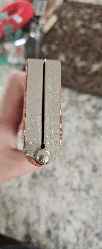 Estuche de vidrio vintage MCM Kiss Lock ojos rojo floral bordado publicidad elegante Foto 3 de 4