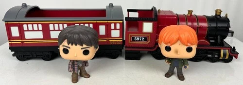 Funko Harry Potter Hogwarts Castle Train Engine & Passenger Car w Harry & Ron