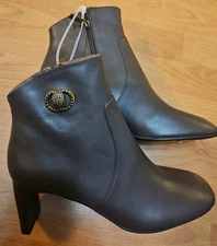 Kurt Geiger London Women’s Chelsea Square Toe Bootie  Brown  Size 41/10 DISPLAY