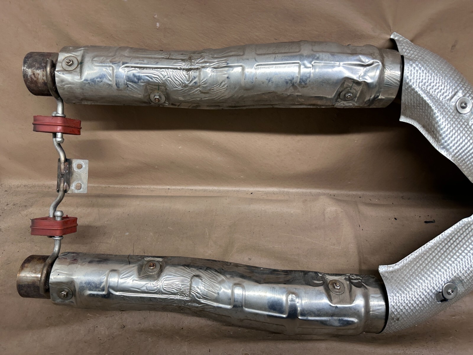 MINT! 2021 - 2024 ASTON MARTIN DBX EXHAUST MUFFLER CENTER Dual MY83-5220-AE OEM