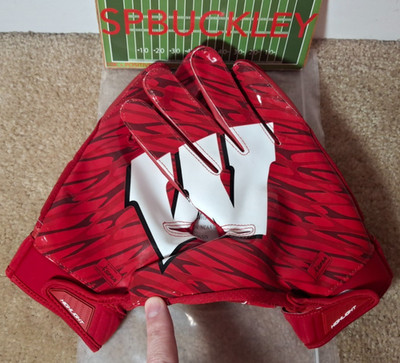 UNDER ARMOUR HIGHLIGHT NCAA WISCONSIN BADGERS PADDED FOOTBALL GLOVES, XL, RED